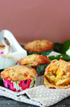 Petits moelleux façon crumble, à l’amande et à la pêche