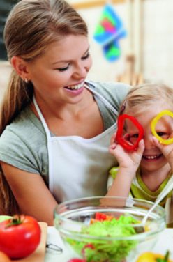 Comment donner de bonnes habitudes alimentaires à ses enfants ?