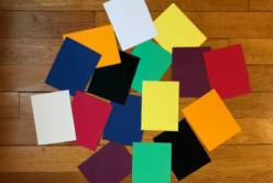 La pédagogie Montessori : le jeu des couleurs