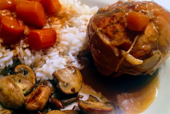 Paupiettes de poulet aux carottes et sa poêlée de champignons