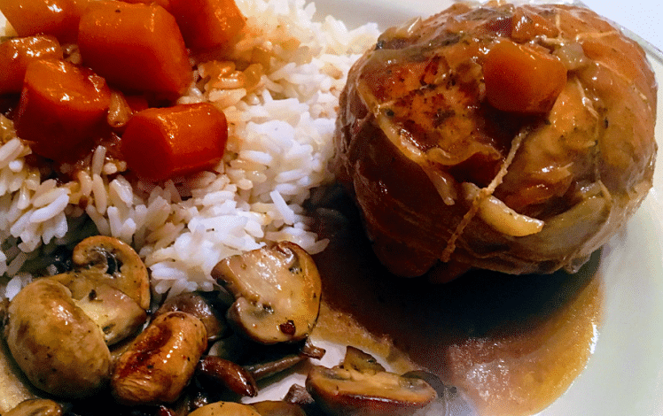 Paupiettes de poulet aux carottes et sa poêlée de champignons