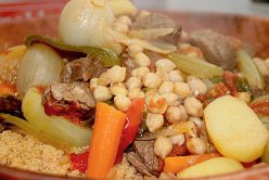 Couscous Royal : légumes, agneau et épices