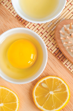 Masque au jaune d’œuf pour cheveux secs et abimés