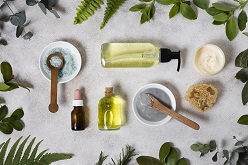 La différence entre les cosmétiques naturels et les cosmétiques bio