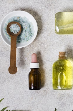 La différence entre les cosmétiques naturels et les cosmétiques bio