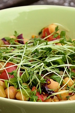 Salade de pois chiches vinaigrette cornichon